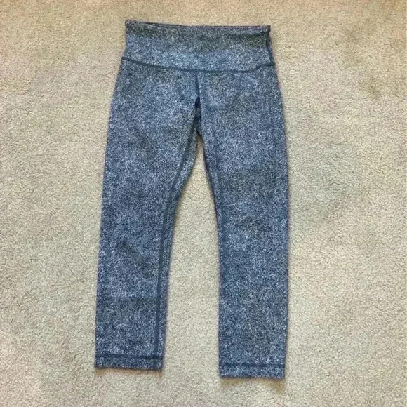 Classic wunder under 3/4 lengths grey Lululemon leggings in size 4 - Picture 1 of 3